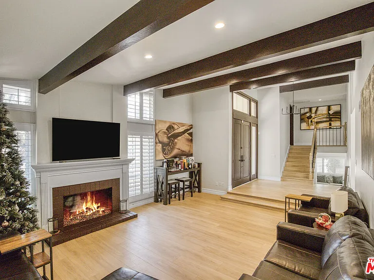 3970 Ellenita Ave — Photo 8