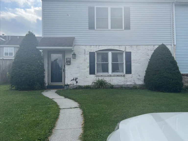 310 Sue Dr — Photo 1