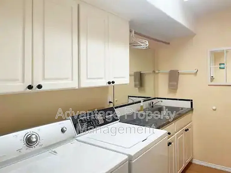 1622 SW Country Club Pl — Photo 19