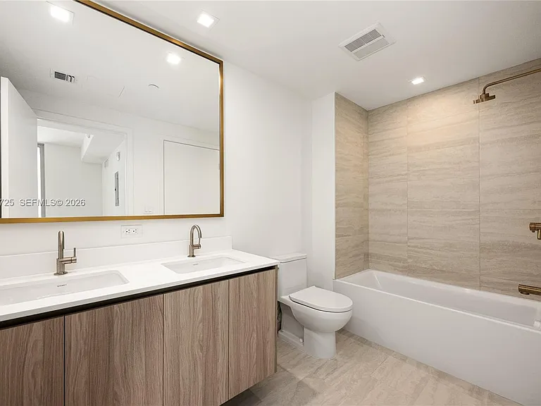 77 SE 5th St #1505 — Photo 33