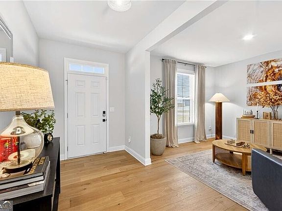 5th image of 3481 Jasmine Way SW