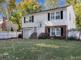 1444 Dogwood Dr, Piscataway, NJ