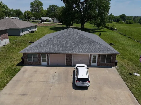 2907 Elm St, Higginsville, MO 64037