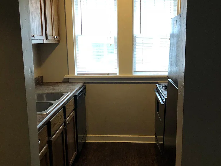 2804 N Robinson Ave — Photo 10