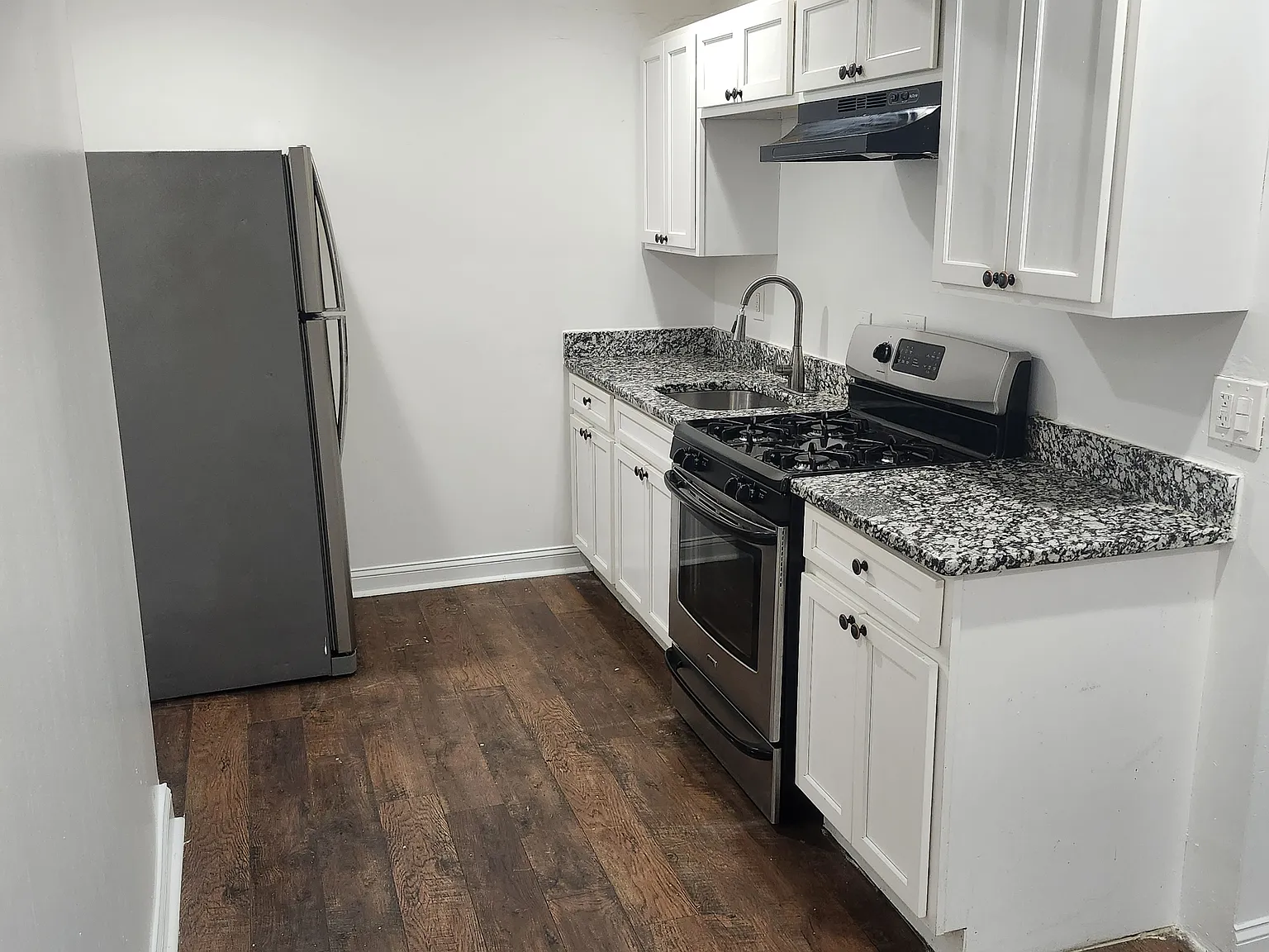 2 bed, 1000 sqft, $1,645 — Photo 1