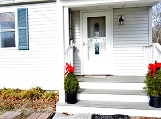 6 Westbury Rd, Hampton Bays, NY 11946