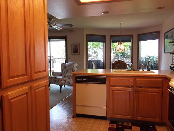 Oak Kitchen Cabinetry