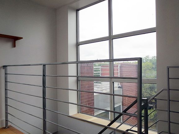 4th image of 166 Scholes St APT 4B