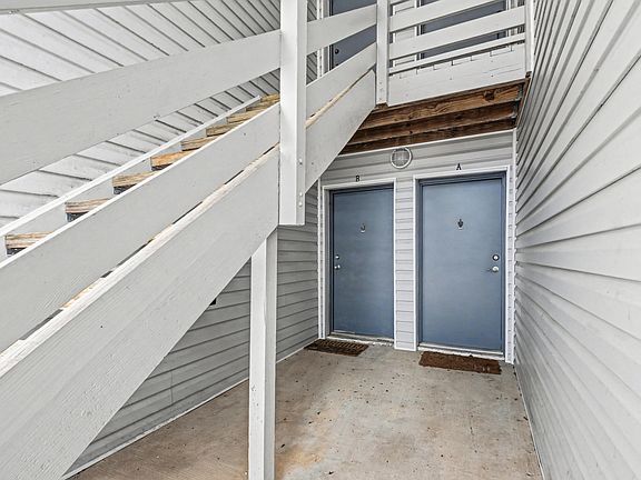 3rd image of 101 Old Ferry Rd Unit 10B