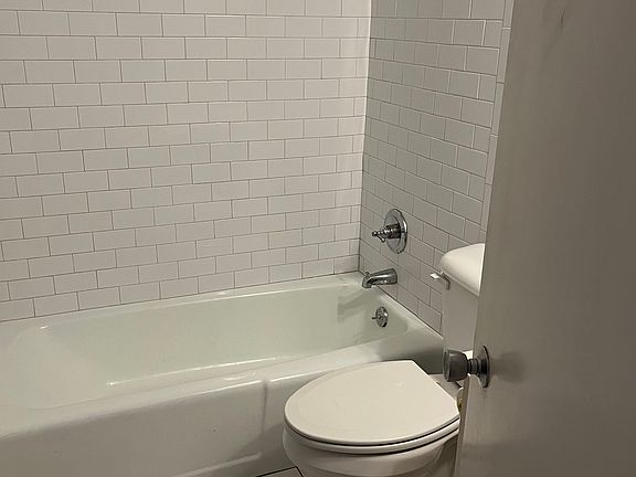 4th image of 619 King St APT 210