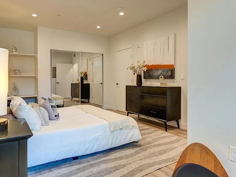 338 N Mariposa Ave — Photo 33