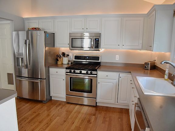 3rd image of 7871 Hoffman Dr