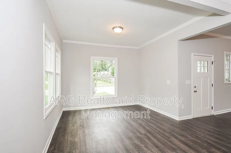 3 bed, 3.0 bath, $2,400 — Photo 2