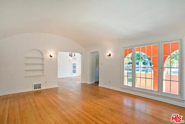 2035 Selby Ave — Photo 4