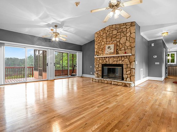 4th image of 361 Emerald Dr