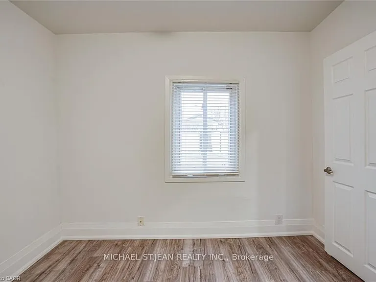 24 Vansitmart Ave — Photo 13