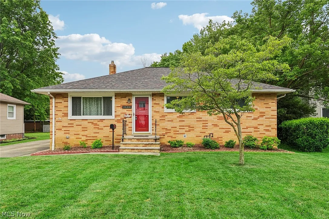 28308 Parkwood Dr photo 1