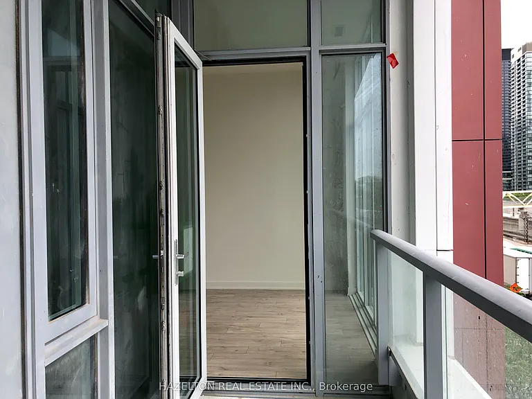 576 Front St W #201-E — Photo 17