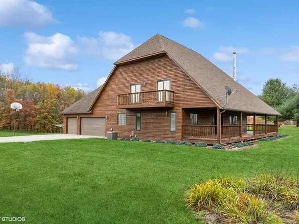 1402 Jackson Ave, Tipton, IA 52772