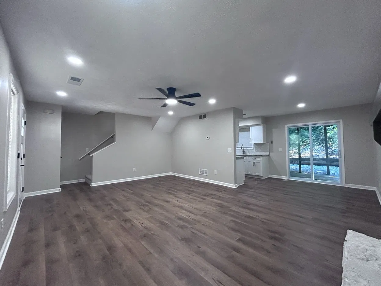 3 bed, 2.5 bath, 1320 sqft, $2,250 — Photo 2