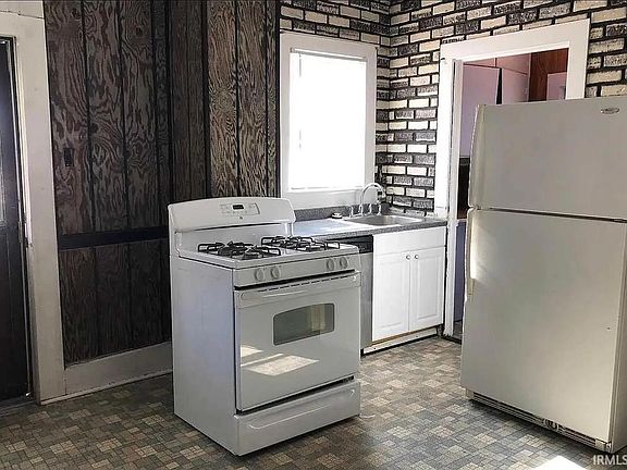 2nd image of 302 W Maryland St