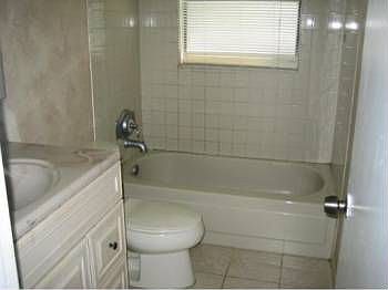 4th image of 8701 NW 48th Ct