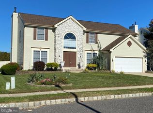 11 Red Gravel Cir, Sicklerville, NJ 08081