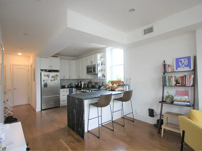 259 Hart St #3 — Photo 7