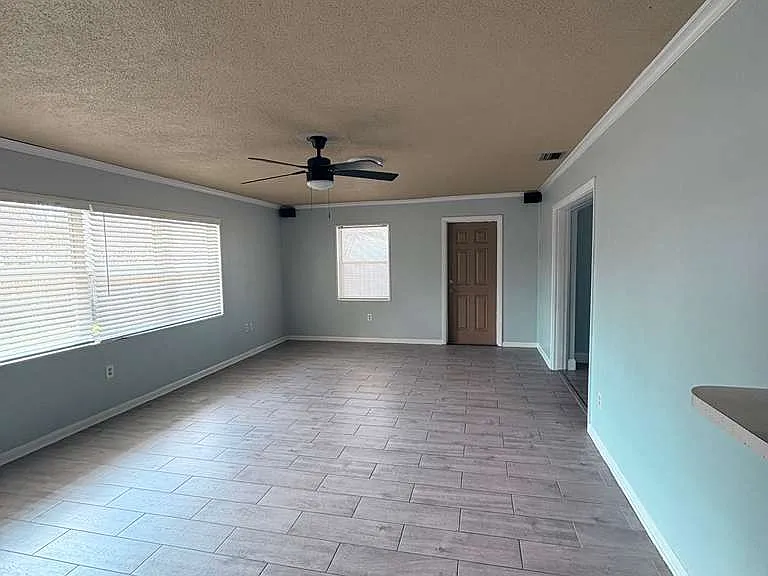 2916 Rollins St — Photo 2