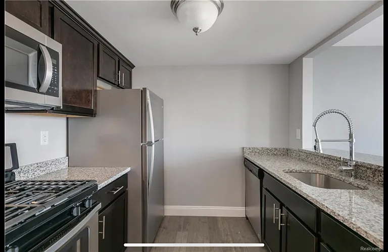 250 E Harbortown Dr — Photo 10