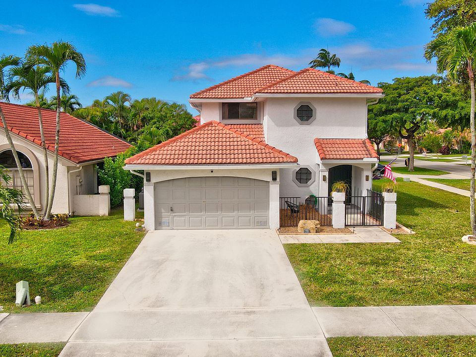 1st image of 595 NW 39th Avenue