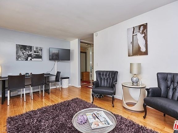 5th image of 960 Larrabee St APT 319