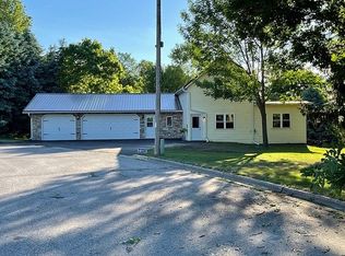102 Douglas Ct, Saint Nazianz, WI 54232