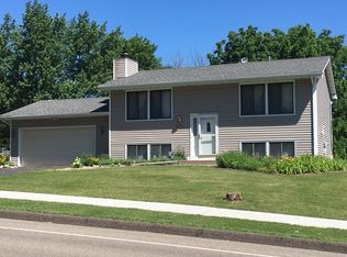 305 County Road B2 W, Roseville, MN 55113