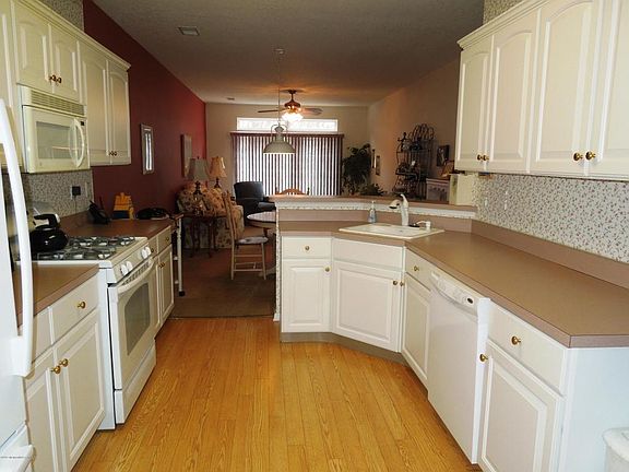 5th image of 15 Greylawn Dr #1000