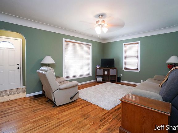 5th image of 3011 Buchanan Ave SW