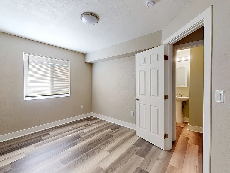 1810 E 25th Street — Photo 103