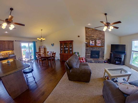 5th image of 217 Firethorn Dr