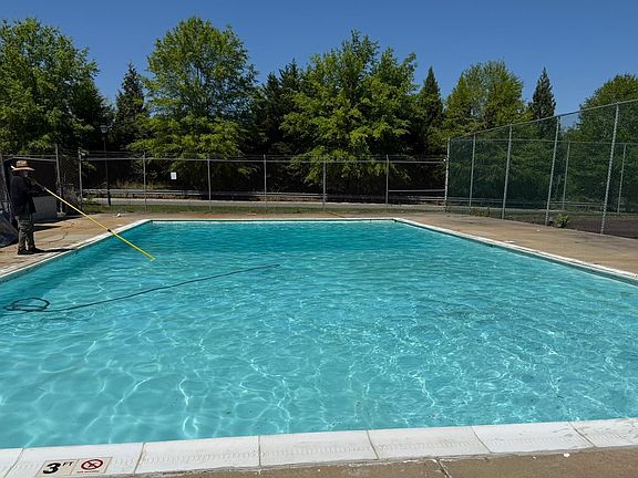 3rd image of 17 Westdale Dr