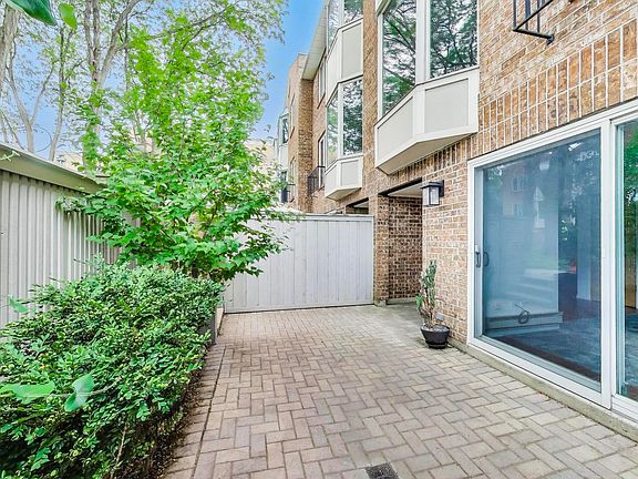 5th image of 108 Bishop Quarter Ln