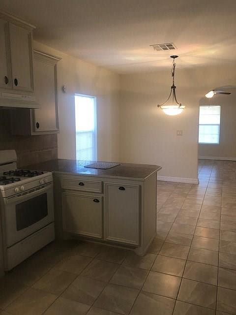 1st image of 406 Southline St