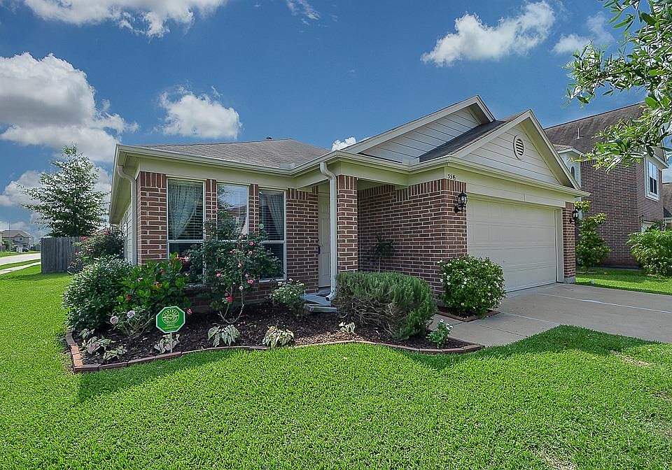 1st image of 3318 Barkers Crossing Ave