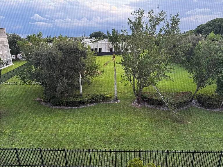 950 Hillcrest Dr #411 — Photo 19