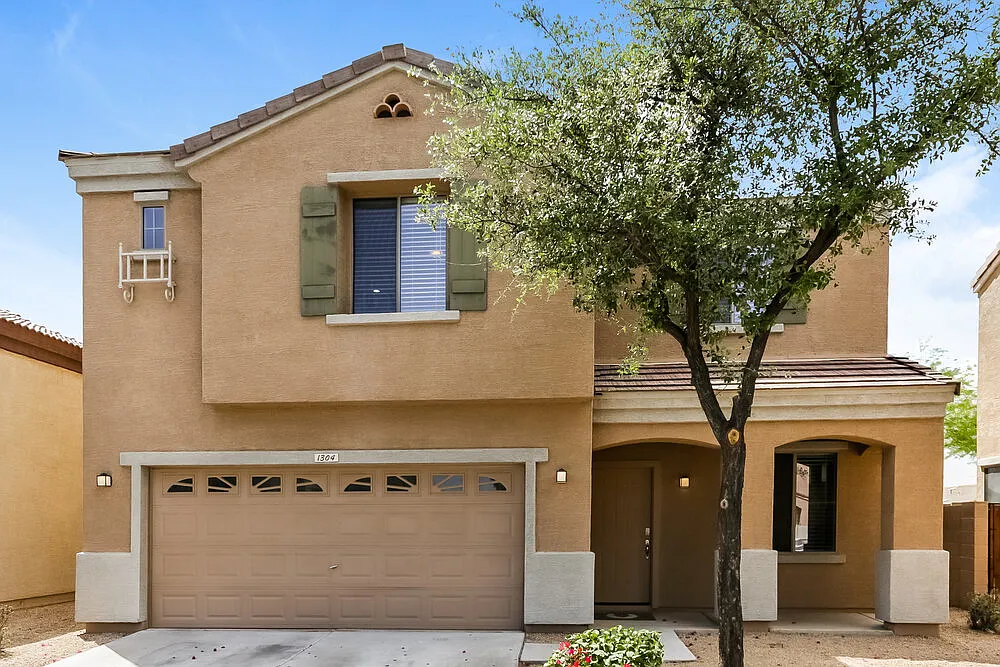 3 bed, 2.5 bath, 1947 sqft, $2,430 — Photo 1
