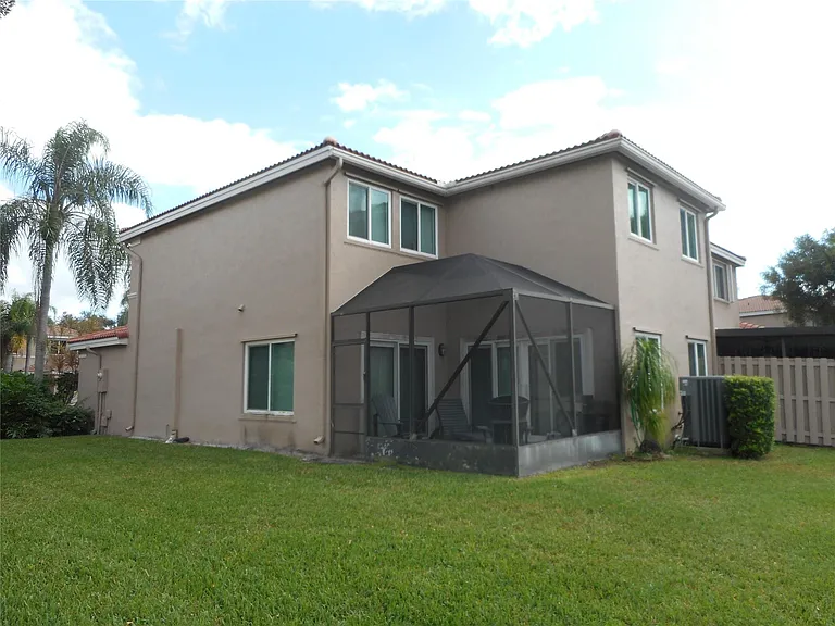 1741 SW 109th Ter — Photo 3