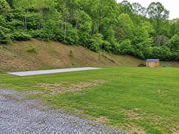 1954 Beech Crk, Phelps, KY 41553