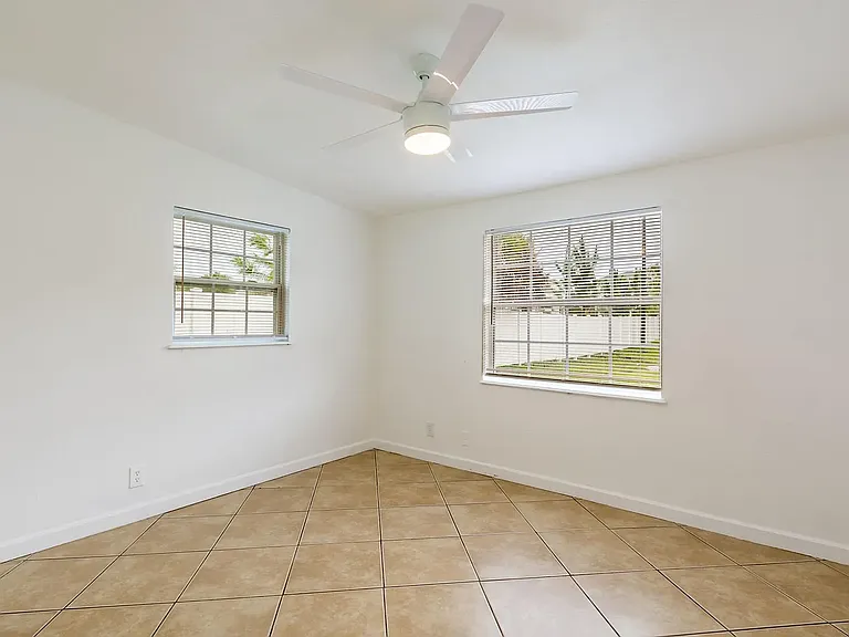 4719 S 88th St #2 — Photo 5