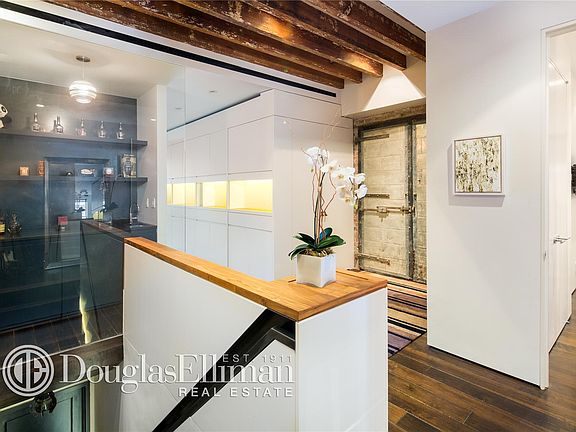 4th image of 151 Hudson St #3E