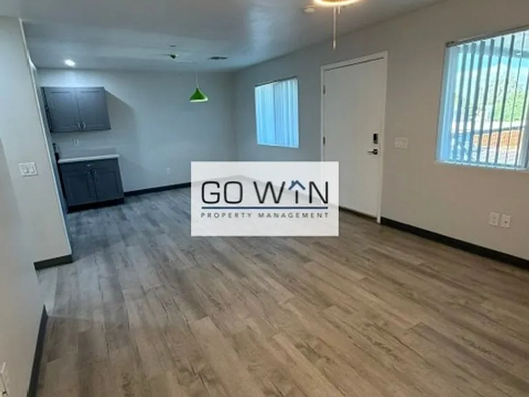 23 E Illini St — Photo 27