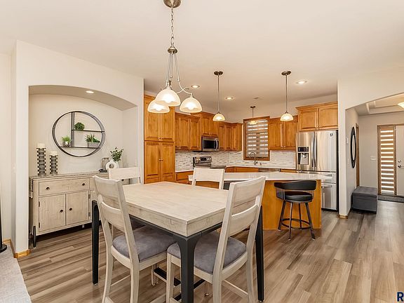 2nd image of 727 E 70th Pl